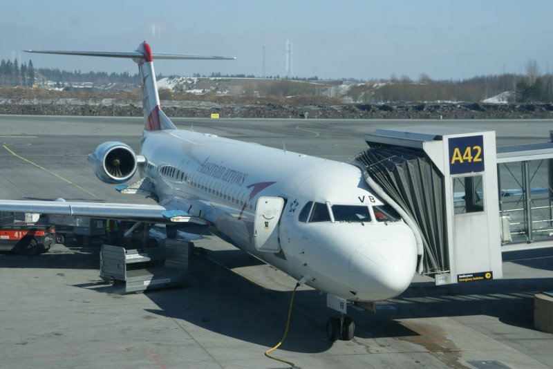 Fokker 100 der Austrian arrows am Flughafen Oslo