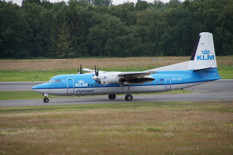 Fokker 50 der KLM Cityhopper auf dem Flughafen Hamburg