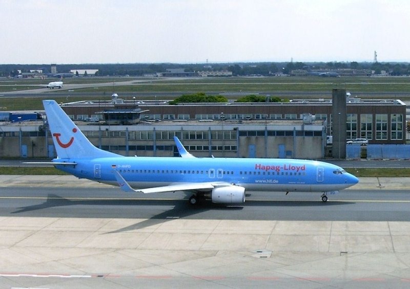 Hapag-Lloyd-Boeing 737-800 beim Taxiing in Frankfurt am Main 