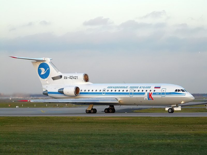 Diese Yak dreht auf die Startbahn West ein um in