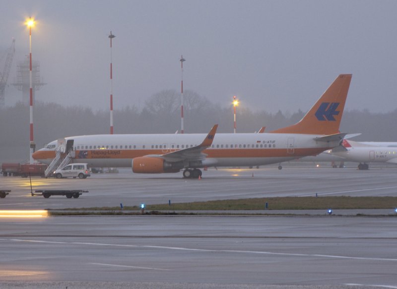 B737-800 D-ATUF in Sonderbemalung f�r Hapag Lloyd Kreusfahrtfl�ge 
06.12.2008 