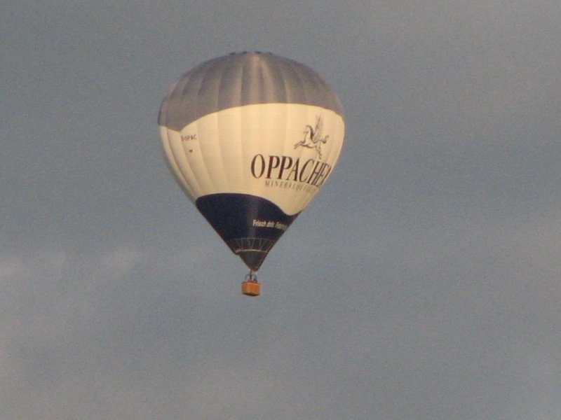 Heiluftballon am frhen Abend im Freitaler Luftraum.30.04.07 