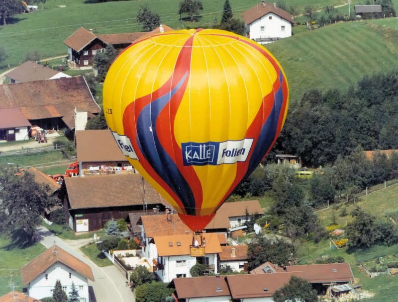 Heissluftballon  Kalle-Folien  im Sommer 1986, unterwegs in Oberbayern.