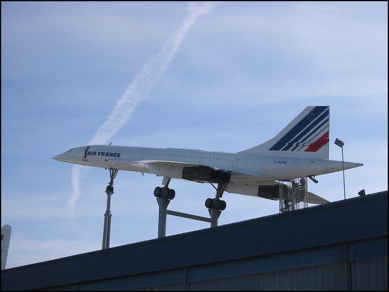 Hier sieht man die Concorde, die einst der Air France gehrte. Schn zu erkennen ist die Wendeltreppe, ber die man in die Maschine einsteigen kann. (20.03.2005)