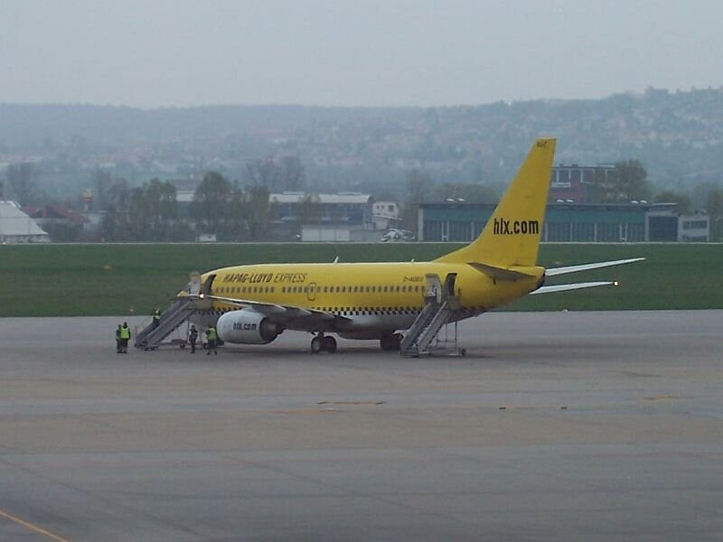 HLX Boeing 737 ist am 22.04.2005 in Manchester angekommen, nach 25 Minuten geht's wieder zurck nach Stuttgart