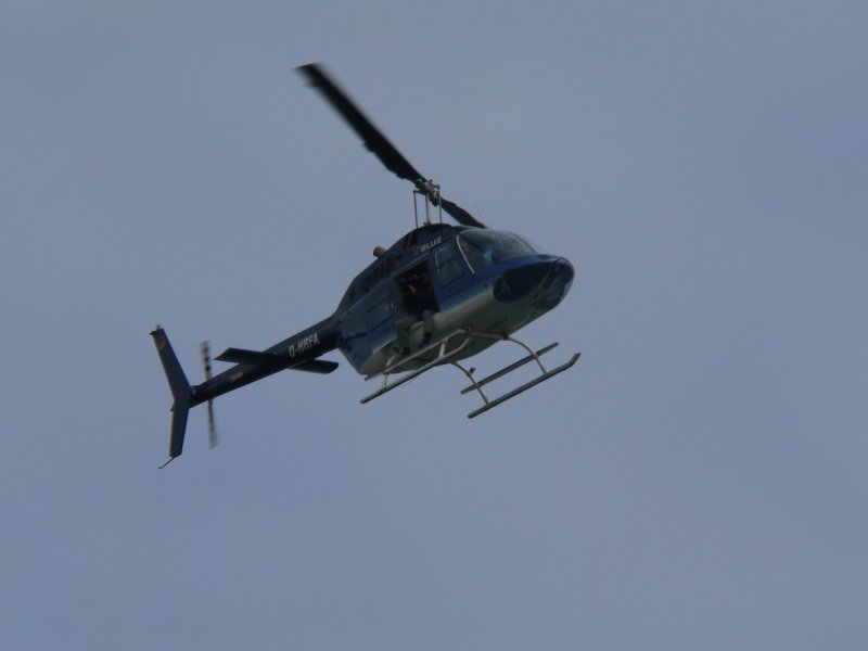 Hubschrauber D-HRFA schaute sich die Hansesail 2005 von oben an.