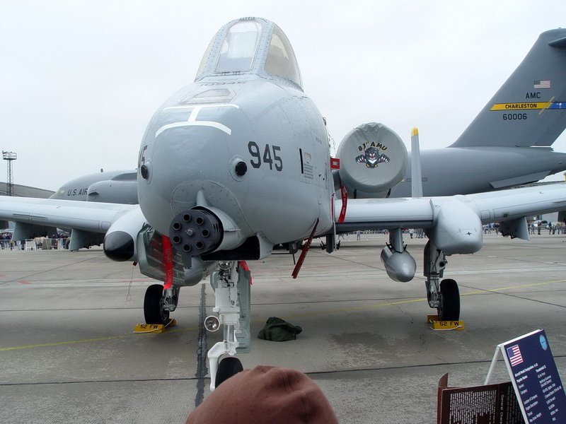 A-10 Thunderbolt. Kampfflugzeug der USAF mit besonderen Langsamflugeigenschaften. Einsatz zur