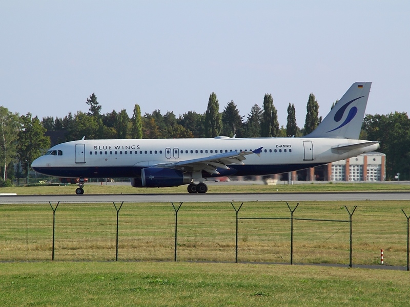 Im Einsatz fr Air Berlin ist zur Zeit der A320 D-ANNB von Blue Wings. Am 18.9.2009 ist er in Dresden als Flug AB 6808 aus Dsseldorf gelandet.
