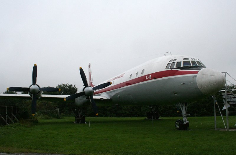 Interflug der DDR Iljuschin IL-18D DDR-STH in der Luftfahrtausstellung bei Hermeskeil im strmenden Regen im Jahr 2007