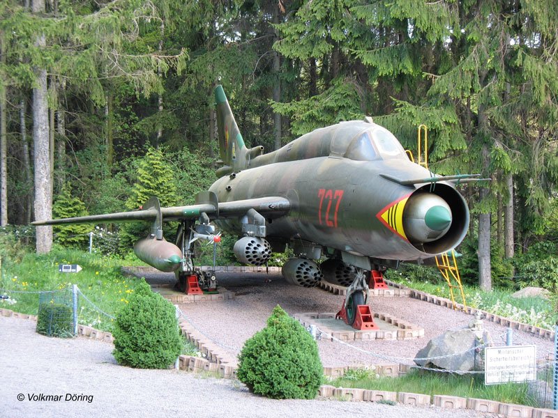 Jagdbomber und Aufklrer Sukhoi (SUCHOI) Su 22-M4 (NATO Codename: Fitter-K) der NVA - Nationale Volksarmee der DDR, gesehen im Gelnde der Ausflugsgaststtte Triebischtalbaude in der Nhe von Wilsdruff, 30.04.2007
