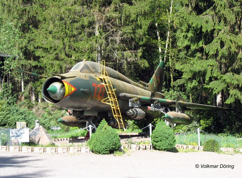 Jagdbomber und Aufklrer Sukhoi (SUCHOI) Su 22-M4 (NATO Codename: Fitter-K) der NVA - Nationale Volksarmee der DDR, gesehen im Gelnde der Ausflugsgaststtte Triebischtalbaude in der Nhe von Wilsdruff, 30.04.2007

