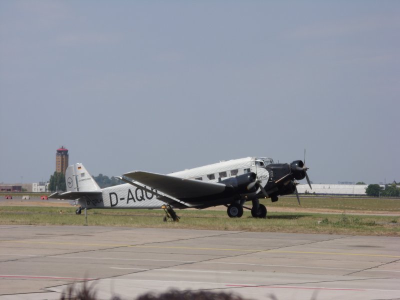 Ju 52 ist von ihrem Rundflug zurck. 01.06.08 ILA Berlin