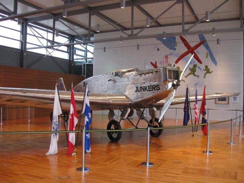 Die optisch restaurierte Bremen , gebaut von Junkers, steht hier in