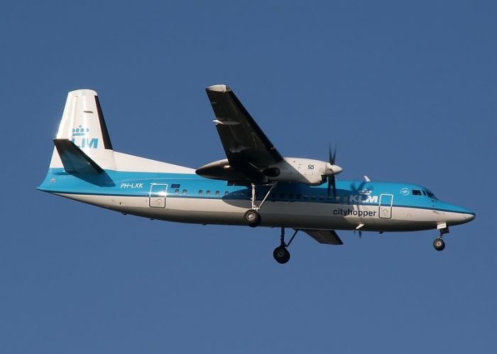 Einer der t�glichen Verbindungsfl�ge aus Amsterdam im Anflug auf die