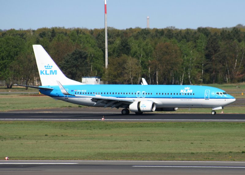 KLM B 737-8K2(WL) PH-BXZ nach der Landung in Berlin-Tegel am 19.04.2009