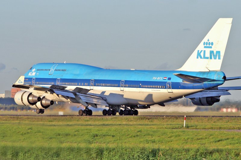 KLM - Royal Dutch Airlines Boeing 747-406(M),PH-BFS, bei der Landung auf der Runway 36R,  Amsterdam 7.Sept. 2007