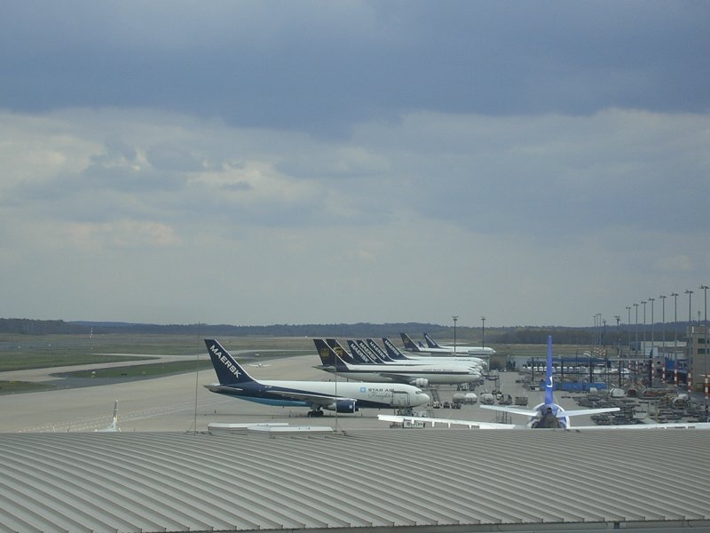 Luftfahrt - Flotte von MAERSK und UPS im Kln Bonner Flughafen.
(12.04.2008)