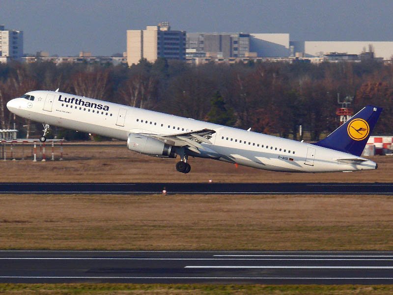 Lufthansa 321 D-AISI beim Start in Berlin TXL am 17.01.2008 - die Maschine muss bei Lufthansa noch nicht lange in der Flotte sein, hat doch noch keine Taufe auf einen Stdtenamen bekommen