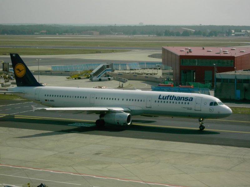 A321 der Lufthansa in Frankfurt.(03.09.05)  