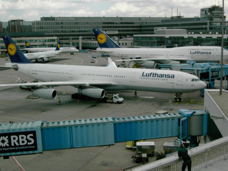 A340-300 der Lufthansa in Frankfurt am 30.07.05 