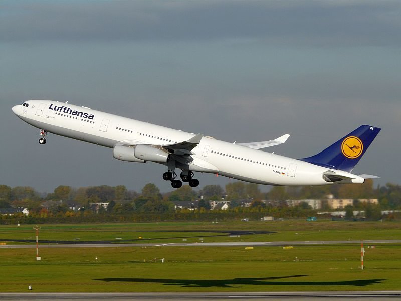 Kraftvoller Start zum Flug �ber den gro�en Teich. A340 der