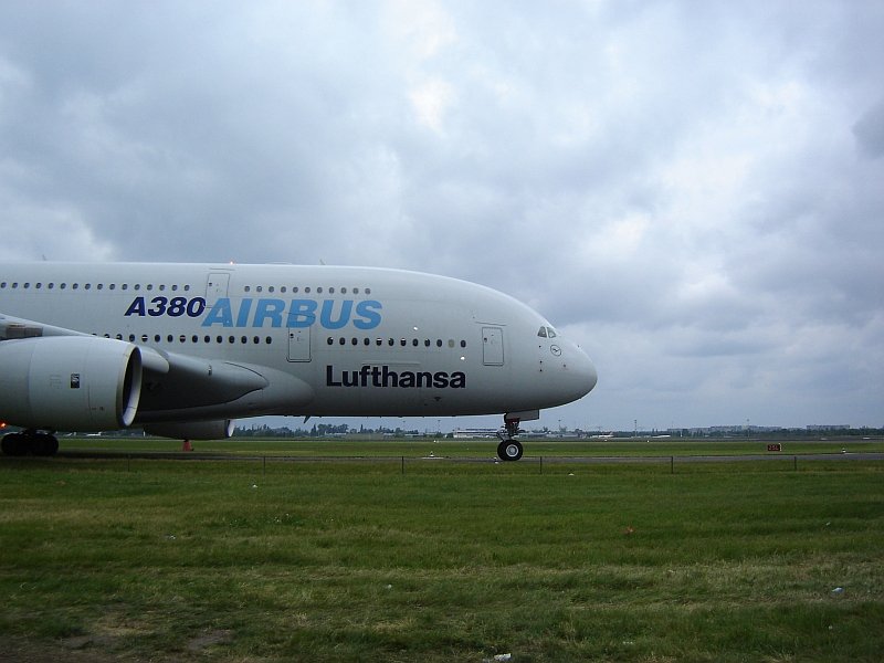 Die Seiten Ansicht des Airbus A380 von Lufthansa. ILA 2006