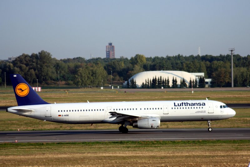 Lufthansa A 321-213 D-AISE  Neustadt/Weinstrae  beim Start in Berlin-Tegel am 20.09.2009