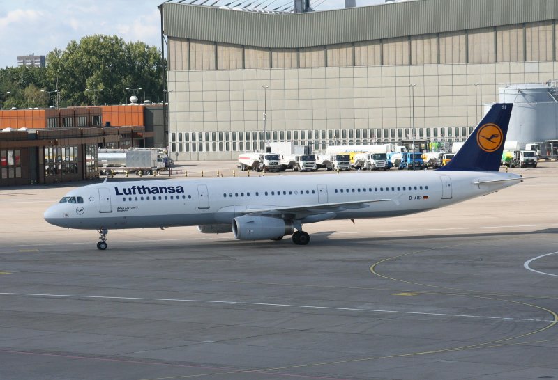 Lufthansa A 321-231 D-AISI  Bergheim  bei der Ankunft auf dem Flughafen Berlin-Tegel am 12.09.2009