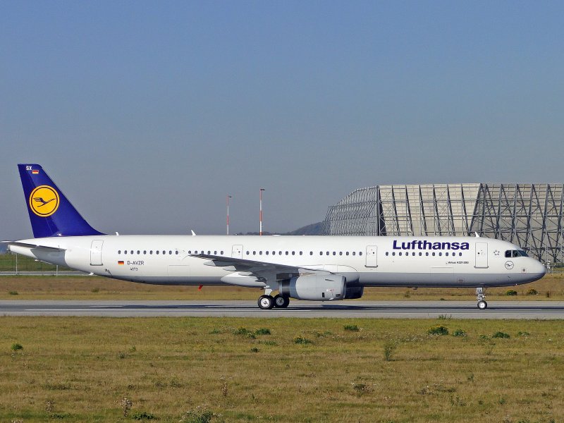 Lufthansa A321-200 am 20.10.2009 bei Airbus in Hamburg.
