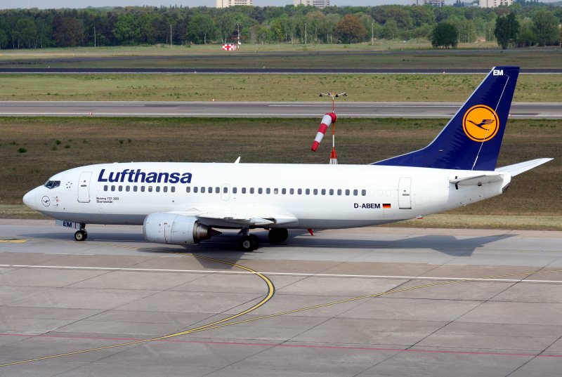 Lufthansa B 737-330 D-ABEM  Eberswalde  am 30.04.2009 auf dem Flughafen Berlin-Tegel. Nach fast 2 Jahren sehe ich diese Maschine wieder in Berlin-Tegel
