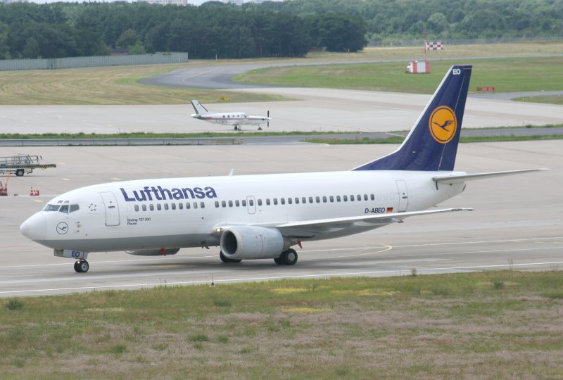 Lufthansa B 737-330 D-ABEO  Plauen  bei der Ankunft auf dem Flughafen Berlin-Tegel am 26.07.2009