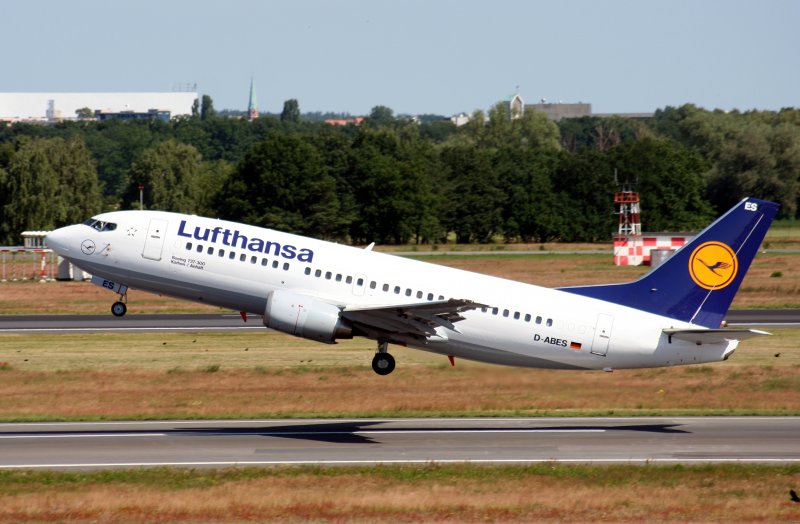 Lufthansa B 737-330 D-ABES  Kthen/Anhalt  beim Start in Berlin-Tegel am 14.06.2009