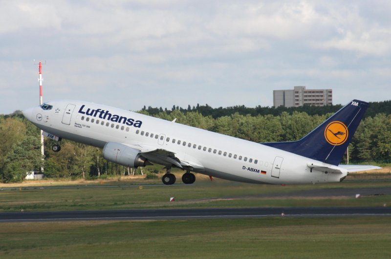Lufthansa B 737-330 D-ABXM  Herford  beim Start in Berlin-Tegel am 12.09.2009