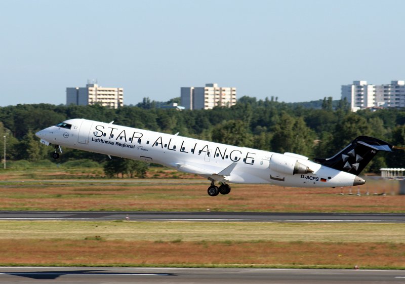 Lufthansa Regional (City Line) Canadair Regjet CRJ701ER D-ACPS beim Start in Berlin-Tegel am 14.06.2009