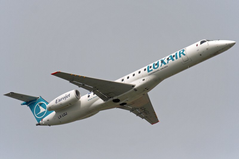 LX-LGJ, ERJ-145, Luxembourg ELLX/LUX, 10.06.07, Luxair Embraer 145 on an eastbound departure from Findel (EOS350D + Sigma 50-500)