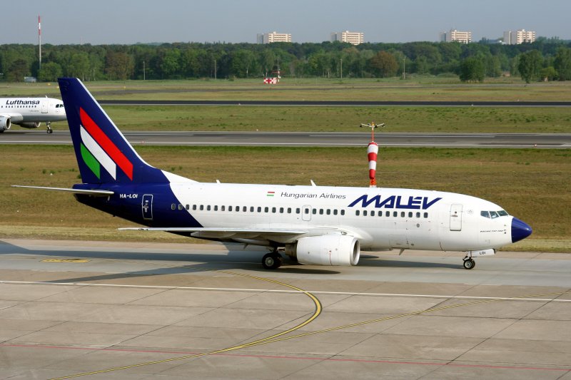 Malev B 737-7Q8 HA-LOI am 30.04.2009 auf dem Flughafen Berlin-Tegel