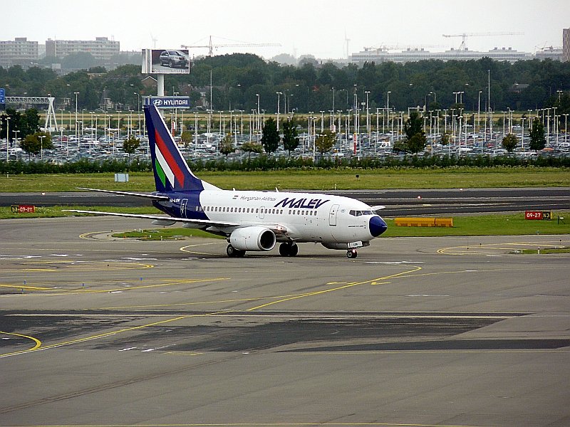 Malev HA-LON Boeing 737-6Q8 fotografiert in Amsterdam Schiphol 20-07-2008.