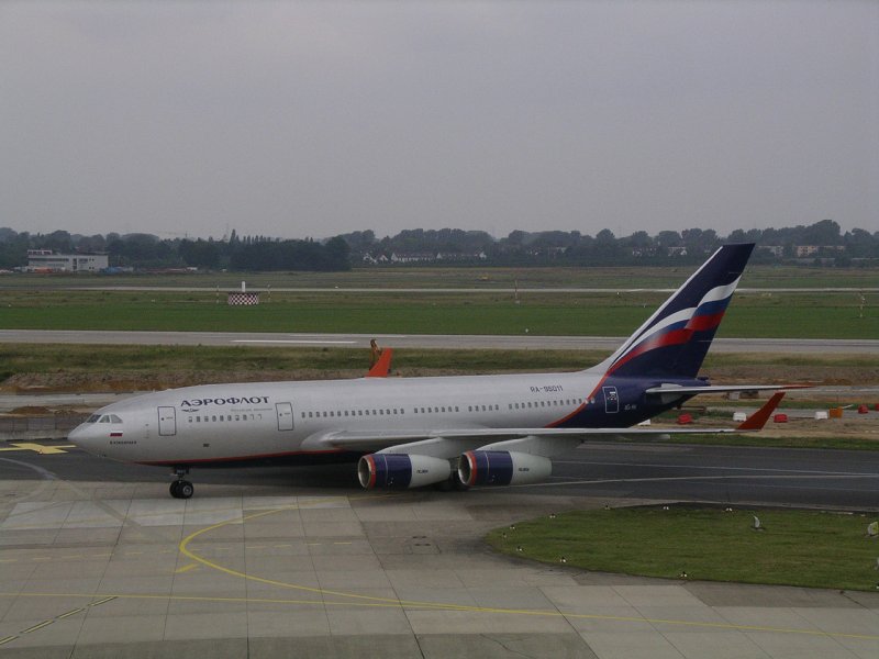 Man muss halt manchmal einfach nur Glck haben: So war es am 12.07.2007 als ich diese Ilyushin IL-96 der Aeroflot mit der Registrierung RA-96011 in Dsseldorf festhalten konnte
