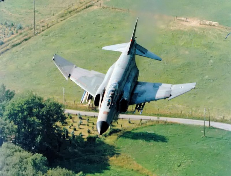 MDD F-4 Phantom beim Tiefflug im Sommer 1989 ber Niedersachsen.