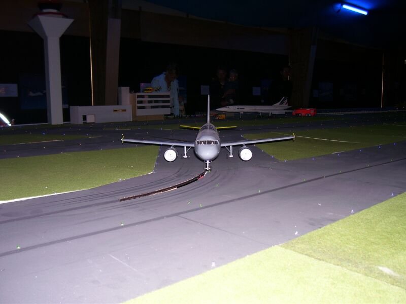 Gut zu sehen, wie die Flugzeuge fahren . Modellwelt Zirchow auf