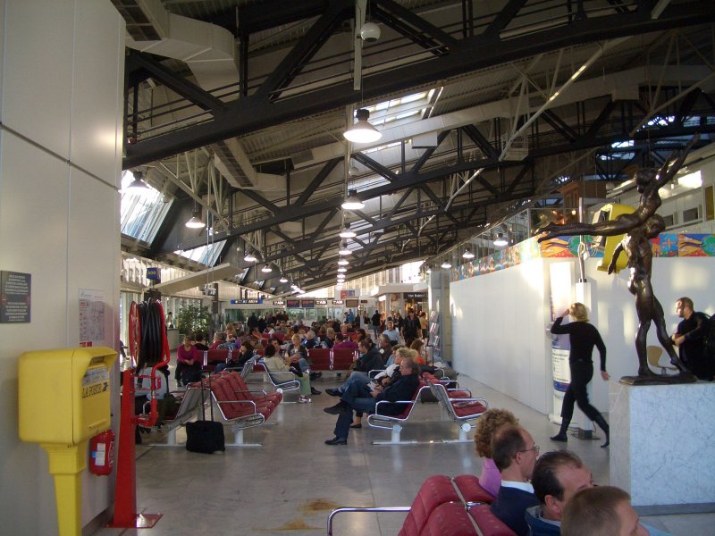 Wartehalle des Flughafen Nizza/Frankreich NCE  