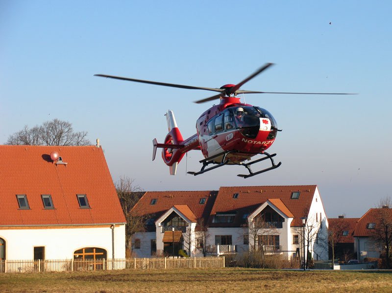 Notarzt-Hubschrauber D-HDRP, Typ Eurocopter EC-135-P2, Deutsche Rettungsflugwacht (DRF) - Eine Initiative der Bjrn Steiger Stiftung; Helicopter als Christoph 38; Dresden-Gompitz, 14.01.2008
