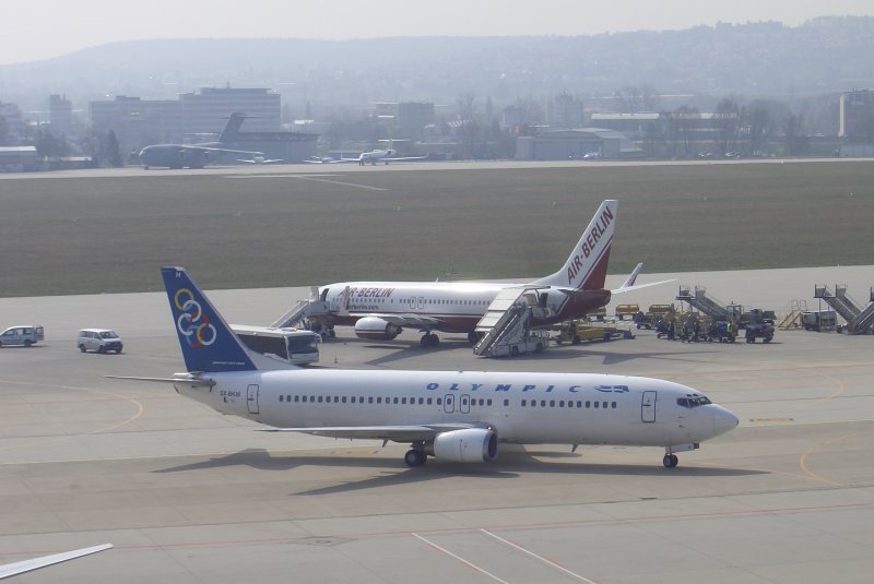 Olympic Airlines-Boeing 737-400 SX-BKM am 5. April 2009 auf dem Airport Stuttgart