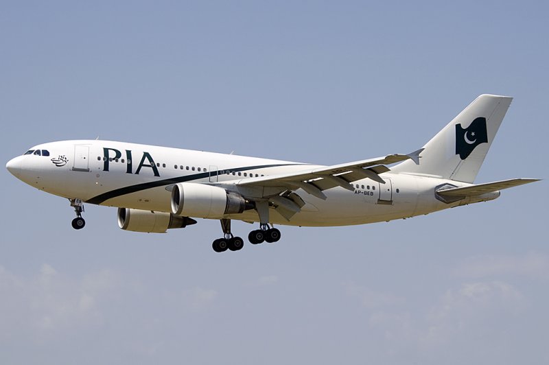 Pakistan International, AP-BEB, Airbus, A310-208, 21.06.2009, BCN, Barcelona, Spain 

