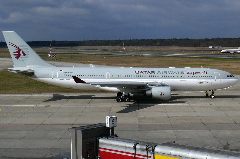 Qatar 330-200 A7-ACF - Berlin TXL 19.03.2008