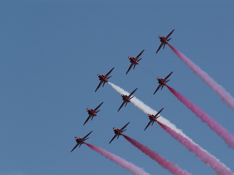 Gemeinsamer �berflug der Reds . Das Foto stammt vom 18.06.2005 