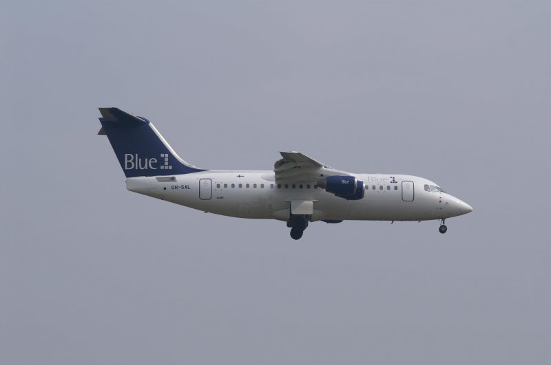 Ein Avro RJ-85 der Blue 1 mit der Kennung OH-SAL