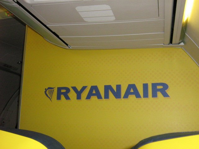 Im Innenraum des Flugzeugs von Ryanair 