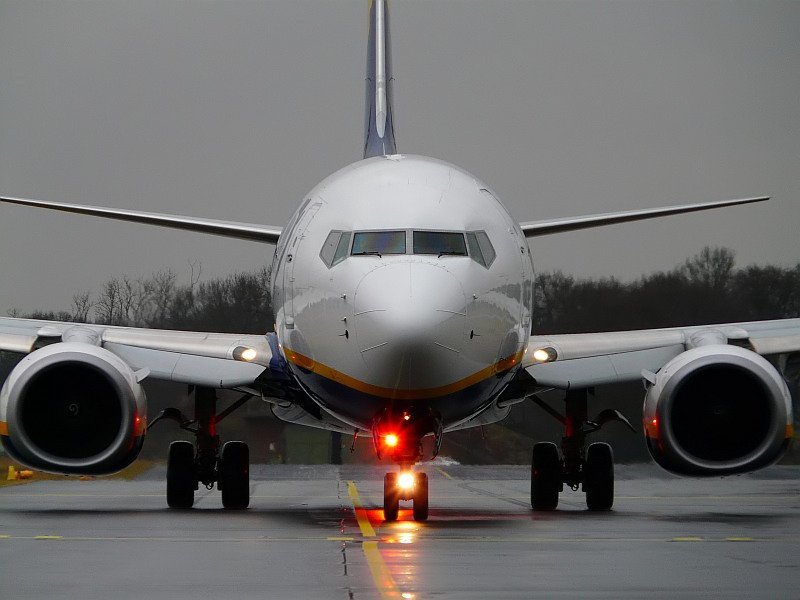 Face to face...das Bild des Ryanairjets stammt vom 23.02.2009 