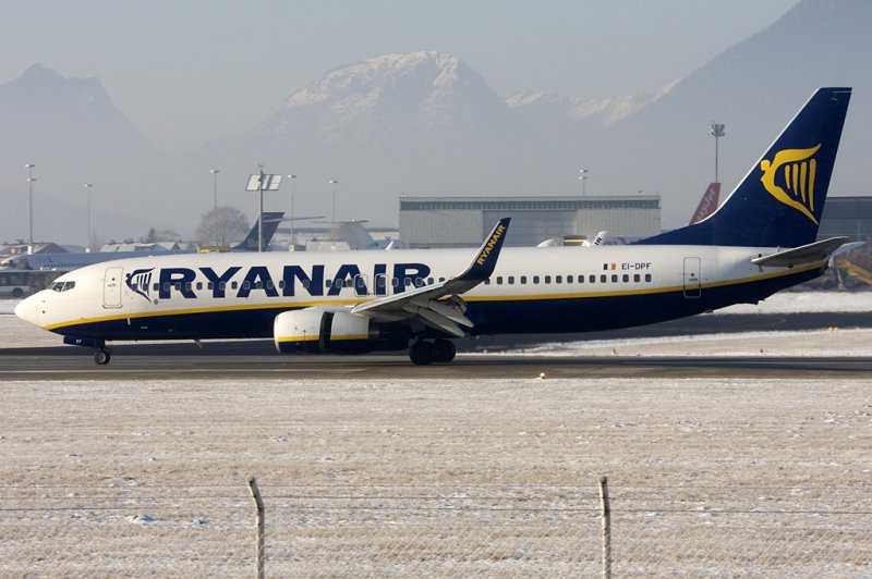 Ryanair, EI-DPF, Boeing, B737-8AS, 10.01.2009, SZG, Salzburg, Austria